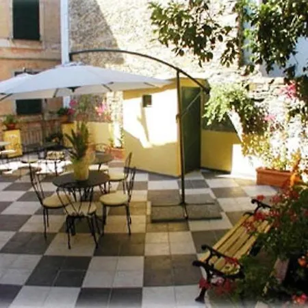 D'autore La Poesia 3* Monterosso al Mare